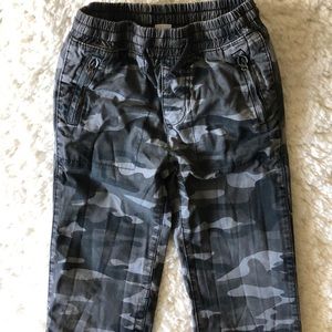 Gap boys camo pants